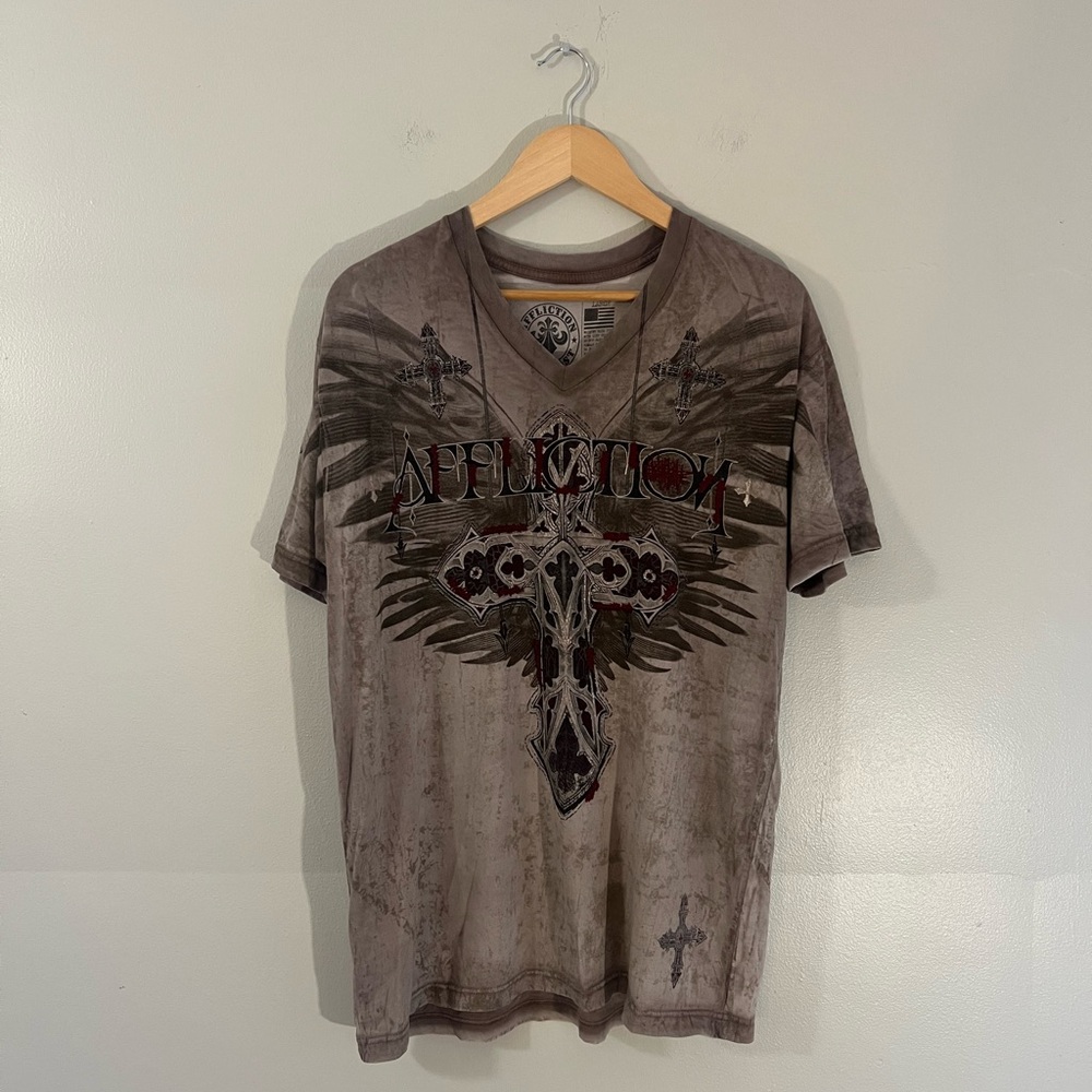 Men’s Y2K Affliction Live Fast cross motif grunge stitching V-neck brown t-shirt